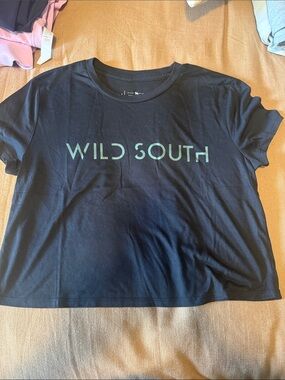 Black Wild South crop T